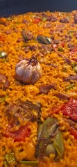 Arroz con magro y verduras , pimiento , jud&iacute;as , alcachofa ,  , ajos , enfoque primer plano ,  arroces de Alicante,  Valencia , Espa&ntilde;a