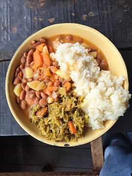 A lump of mushed corn flour with stew 