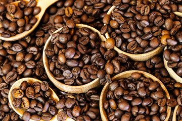 Fototapeta premium Coffee beans background with rich brown tones and natural texture. Roasted coffee beans close-up, creating a warm and aromatic backdrop ideal for coffee shops, cafes, menus, packaging, branding, food 