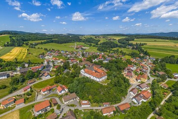 Obraz premium Idyllische Mittelgebirgslandschaft im Bayerischen Wald rund um Altrandsberg bei Miltach im Kreis Cham