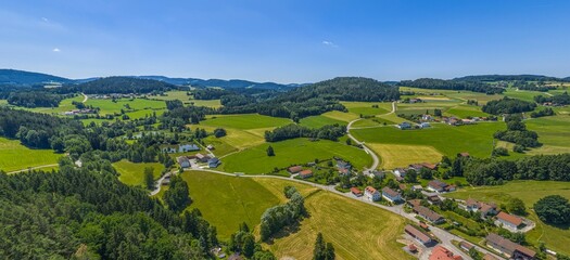 Obraz premium Idyllische Mittelgebirgslandschaft im Bayerischen Wald rund um Altrandsberg bei Miltach im Kreis Cham