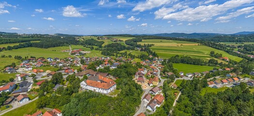 Obraz premium Idyllische Mittelgebirgslandschaft im Bayerischen Wald rund um Altrandsberg bei Miltach im Kreis Cham