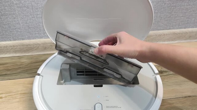 Robot vacuum cleaner dirty dustbin 