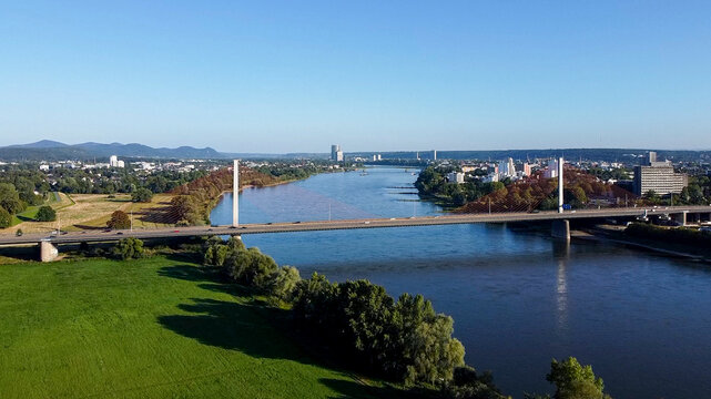 Luftaufnahme der Friedrich-Ebert-Br&uuml;cke (Nordbr&uuml;cke) in Bonn
