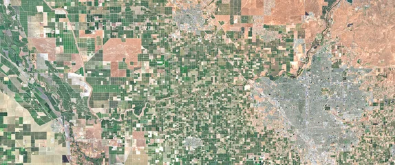 Fototapeten Khaki Satellite Image of Agricultural Fields and Irrigation Systems in California’s Central Valley  © M. Jurzyk