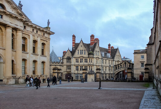 Hertford Bridge, known as the Bridge of Sighs, at Oxford University, England. This iconic landmark connects parts of Hertford College over New College Lane.