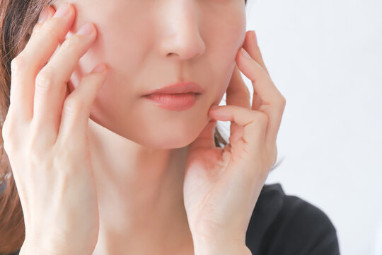 女性の肌　スキンケア