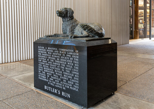 Statue of 'Butler' the dog in Butler's Alley, Nashville, Tennessee, USA