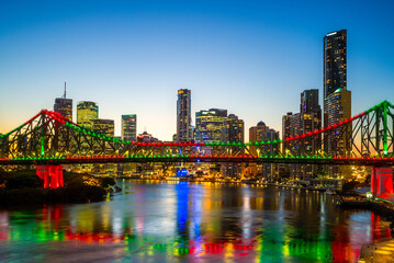 Naklejka premium Brisbane with Story Bridge in Queensland, Australia at night