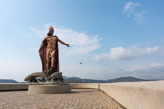 Statue of King Caltzontzin by Crescencio Oregon Torres at Capricho del Rey boardwalk, La Ropa Beach. Purepecha ruler. Costa grande, Ixtapa Zihuatanejo, Guerrero, Mexico, January 15, 2026. zihua, siuat