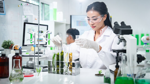 Scientist conducting plant-based biotechnology research in a clean laboratory, presenting sustainability, clean energy, bioinnovation, and climate action concepts for ESG, green tech, corporate use.