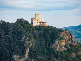 Italia, Toscana, Livorno, il mare  e la  costa a Calafuria. Il castello di Sidney Sonnino.