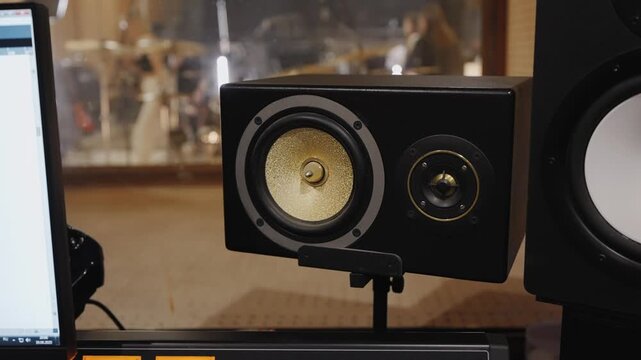 Professional audio monitor with reflective room elements