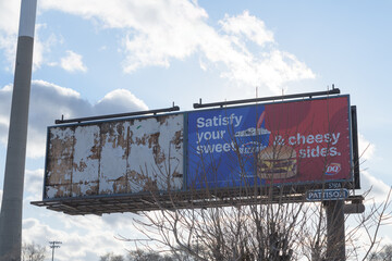 Obraz premium roadside billboard for DQ with slogan: 