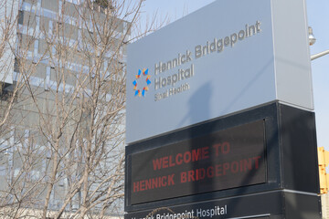 Naklejka premium sign outside Hennick Bridgepoint Hospital at 1 Bridgepoint Dr off Gerrard St E, Toronto