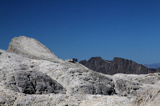 la Cima Rosetta con la stazione della funivia
