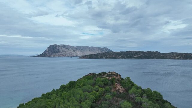 survol de golfo Aranci pr&egrave;s d'Olbia en Sardaigne	
