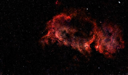 Farben im Weltraum zeigen den Seelennebel und Sterne in einem tiefen Schwarz