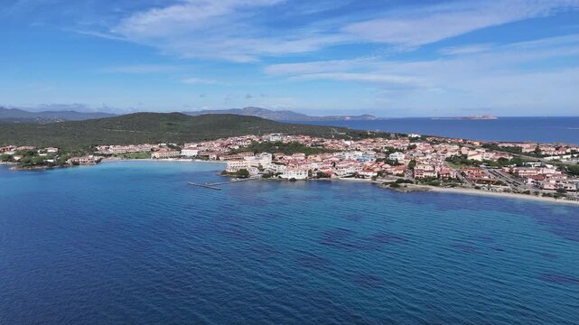 survol de golfo Aranci pr&egrave;s d'Olbia en Sardaigne
