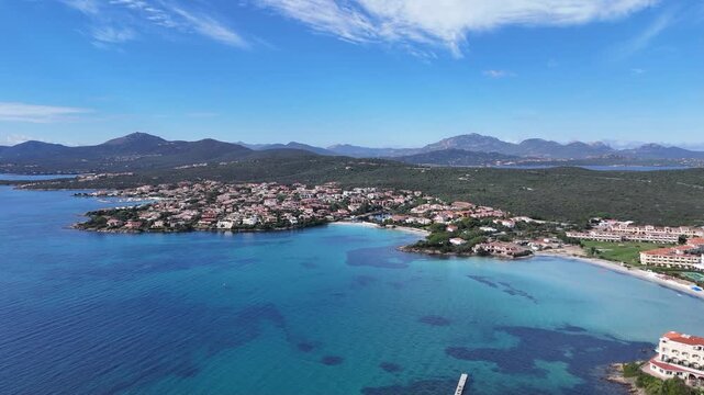 survol de golfo Aranci pr&egrave;s d'Olbia en Sardaigne