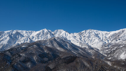 冬景色　冠雪の北アルプス　長野県白馬村 © RATM