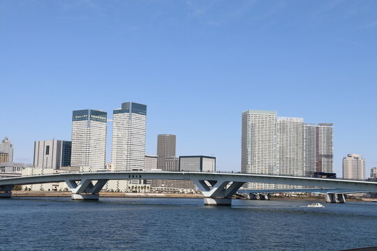 東京ウオーターフロント。豊洲大橋、晴海アイランド トリトンスクエアとパークハウス晴海タワーズ
