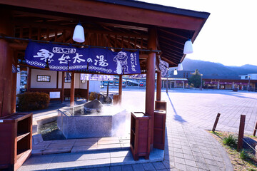 日光市　東武鬼怒川温泉駅前の足湯