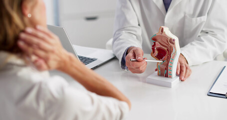 Obraz premium Doctor Examines Woman's Thyroid Gland For Thyroid Disease