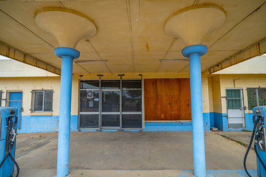 Old servo in Narrabri, New South Wales