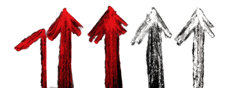 Quattro frecce disegnate a mano, rosse e grigie, che indicano crescita e progresso su sfondo trasparente.