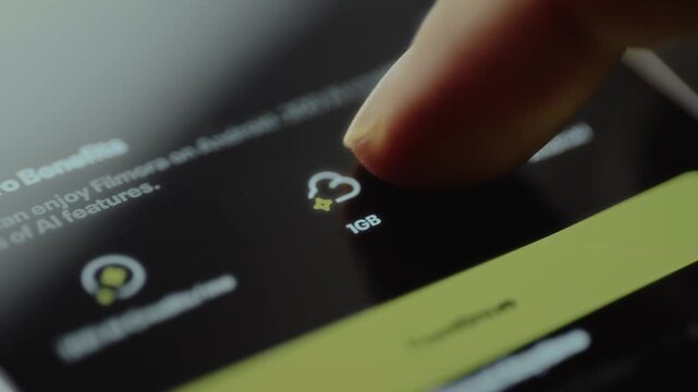 Selecting the cloud icon with storage limit of 1 GB