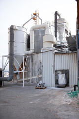 Obraz premium Large industrial silo system for processing bulk materials, manufacturing plant, factory infrastructure design