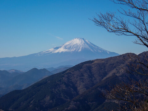 The hiking trail from Tsuchiyama Pass via Mount Oyama to Hadano Station