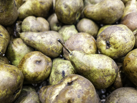 Pears in a market