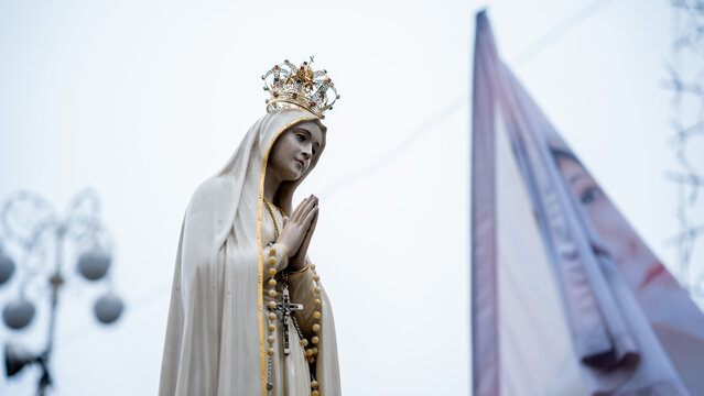 Photo of a statue of the Blessed Virgin Mary