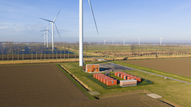 Wind turbines farm with battery energy storage system