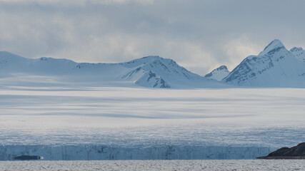 Glacier front and snowy mountains seen from the arctic sea near Longyearbyen, Svalbard © Jani Katajisto