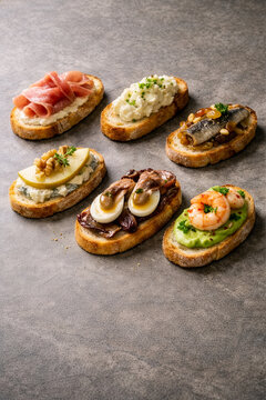 Variationen von Ciccettis den traditionellen H&auml;ppchen Venedigs - Cicchetti Veneziani