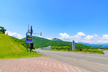 Fototapeta premium 青空の狩勝峠