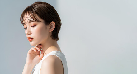 ショートヘアの日本人女性のビューティーポートレート	