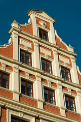 Obraz premium historisches Haus mit Treppengiebel im Stil der Neo-Renaissance am Sande, in der Altstadt von Lüneburg in Deutschland