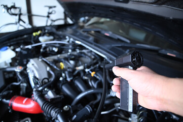 エンジンルームのエアブロワー清掃