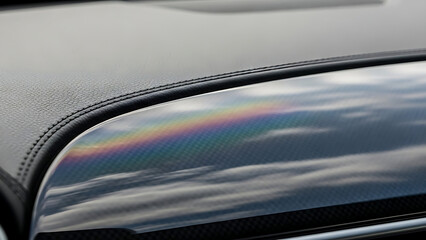 Obraz premium Closeup of car side mirror with rain droplets on surface