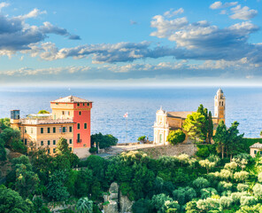 Obraz premium beautiful landscape of luxury resort Portofino in Luguria , Italy. Sea coast of elite italian resort during sunset or sunrise. Beautiful bay with buildings and green mountain forest.