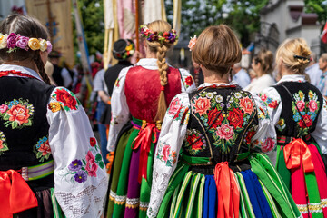 Women in traditional embroidred Polish folk costumes from Masovia region at Łowicz Corpus Christi procession  © Karniewska