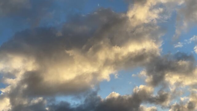 Ciel en mouvement Superbes nuages en time-lapse 4K