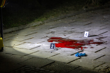 Plama krwi na miejscu zabójstwa przestępstwo. Symulacja. 