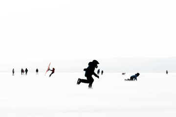 Eislaufen am zugefrorenen Neusiedler See