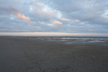 MARE SPIAGGIA E NUVOLE