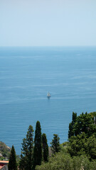 Obraz premium Boat on the sea in Italy in the summer